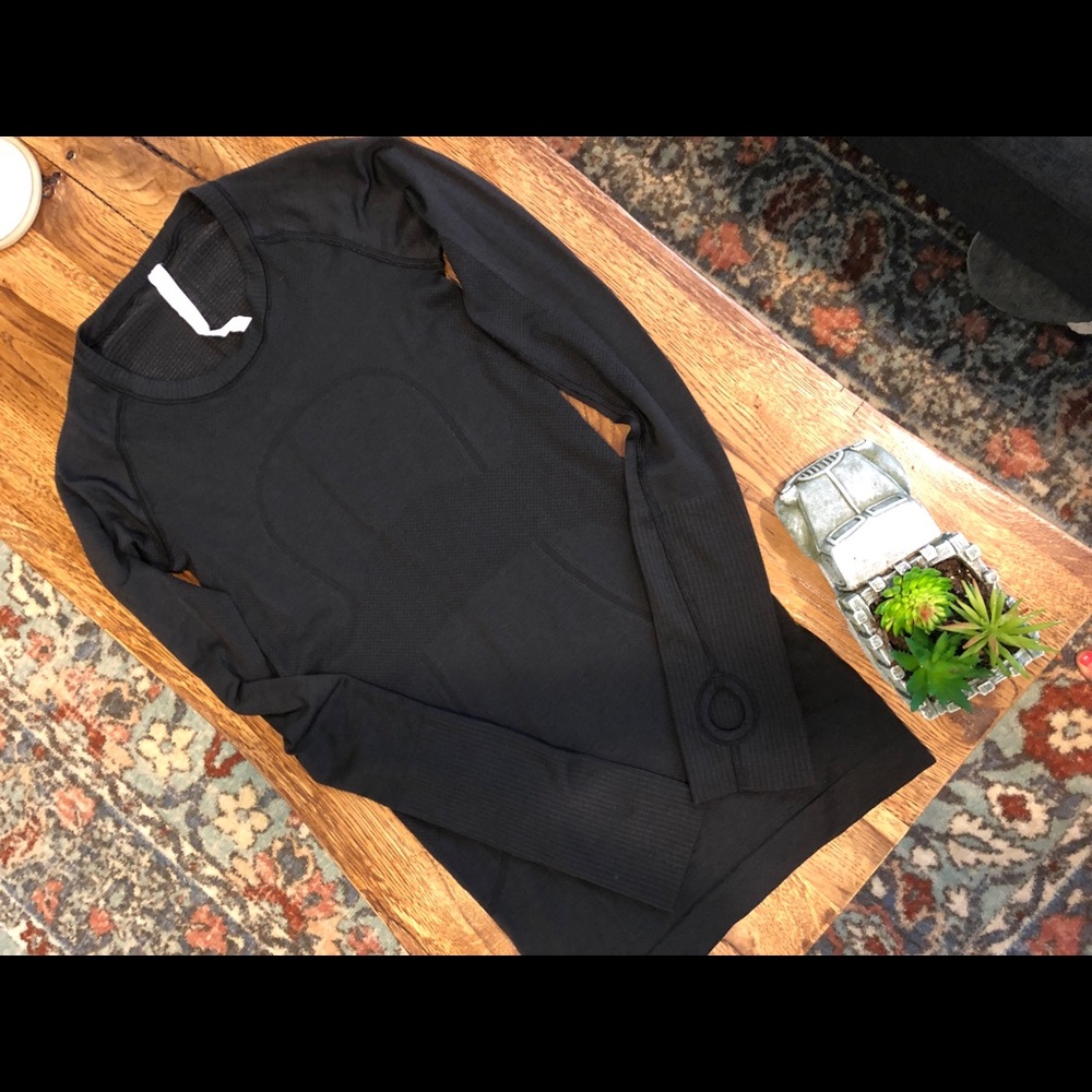 Lululemon athletic top
